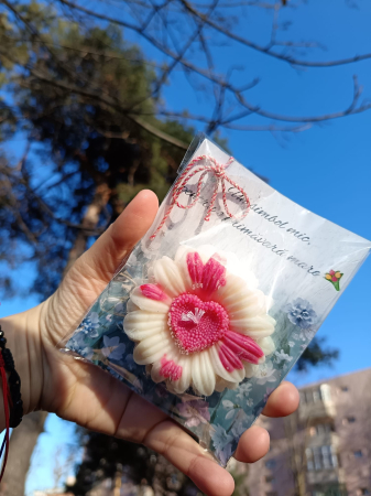 Mărțișor 1-8 Martie - lumanare-martisor-margareta-alba-inima-rosie-simbol-primavara