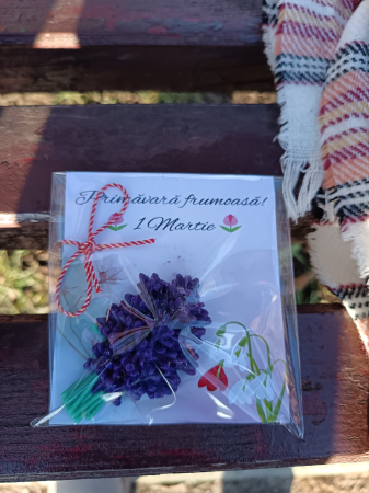 lumanare-martisor-liliac-violet-mesaj-la-multi-ani-soia [1]