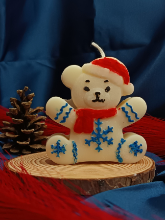 lumanare-parfumata-ursulet-cu-caciula-si-fular-fulgi-zapada-pictata-manual [3]