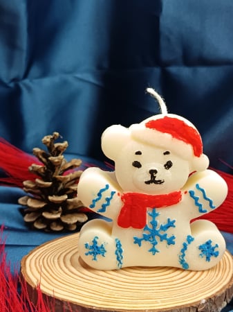 Lumânări Parfumate - lumanare-parfumata-ursulet-cu-caciula-si-fular-fulgi-zapada-pictata-manual
