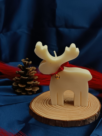 lumanare-parfumata-ren-cu-fular-rosu-si-clopotel-95x85cm-70g-stickitmag.jpg [4]