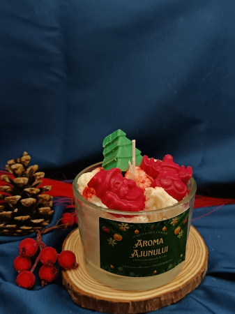 lumanare-parfumata-aroma-ajunului-cofetaria-mosului-stickitmag [1]