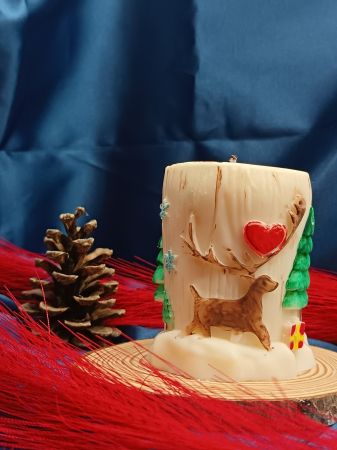 lumanare-parfumata-cu-reni-brazi-stelute-inimioare-pictata-manual-7x7cm-190g-stickitmag.jpg [6]