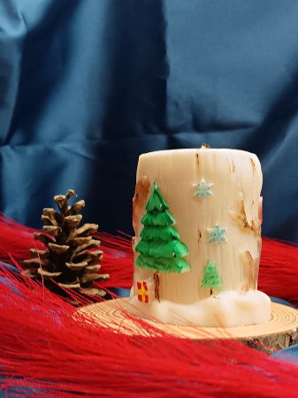 lumanare-parfumata-cu-reni-brazi-stelute-inimioare-pictata-manual-7x7cm-190g-stickitmag.jpg [7]