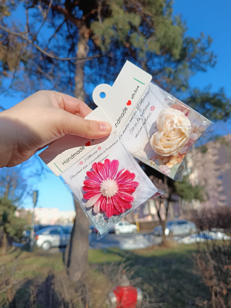 lumanare-parfumata-martisor-margareta-ceara-soia-o-primavara-plina-de-energie-sanatate-si-succes-stickitmag [3]