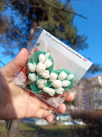 lumanare-parfumata-martisor-inima-verde-ghiocei-tu-esti-primavara-mea-stickitmag [1]