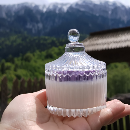 lumanare-parfumata-ceara-cocos-floare-violet-bomboniera-handmade-stickitmag