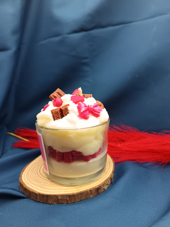 lumanare-parfumata-sweet-love-frisca-inimioare-rosii-recipient-sticla [1]