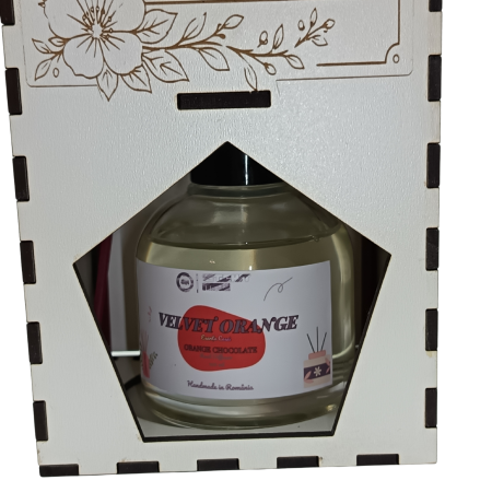 set-cadou-premium-velvet-orange-aroma-ajunului-esenta-casei-cofetaria-mosului-stickitmag.webp [3]