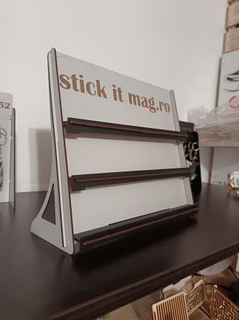 Standuri Personalizate - stand-alb-3-sertare-martisoare-brelocuri-personalizabil