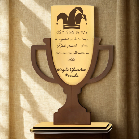 Trofee Personalizate din Lemn și Plexiglass - trofeu-model-cupa-regele-glumelor-proaste-personalizat-premium-awards.jpg