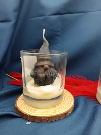 Flori Negre – Lumânări cu Interior Roșu - lumanare-parfumata-flacara-tacerii-exterior-negru-interior-rosu