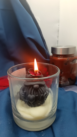 lumanare-parfumata-flacara-tacerii-exterior-negru-interior-rosu [6]