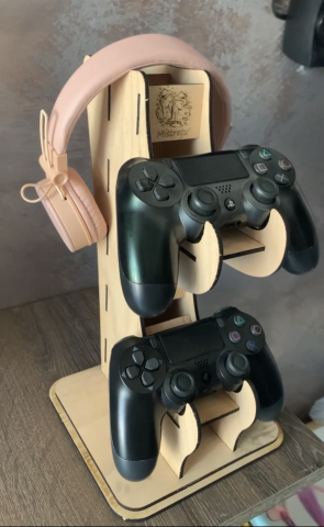 Produse debitate laser - Suport din lemn pentru 2 manete și căști gaming – Compatibil PlayStation, Xbox și PC