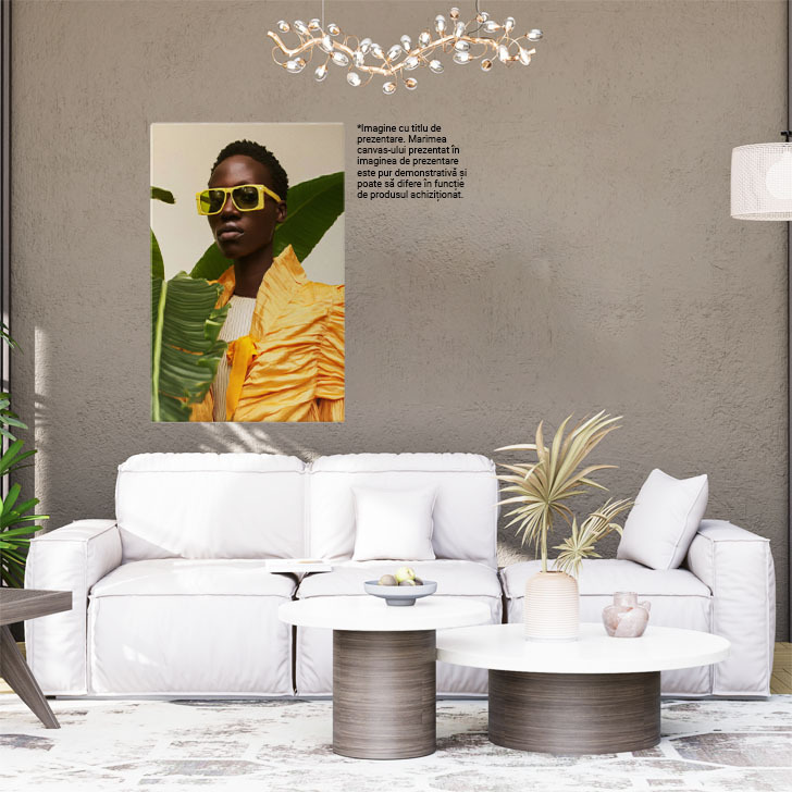 Tablou Canvas  Negresa cu Ochelarii Galbeni si Parul Scurt imbracata in Portocaliu Deschis care sta langa o Planta , Pictura Digitala 40x25CM [1]