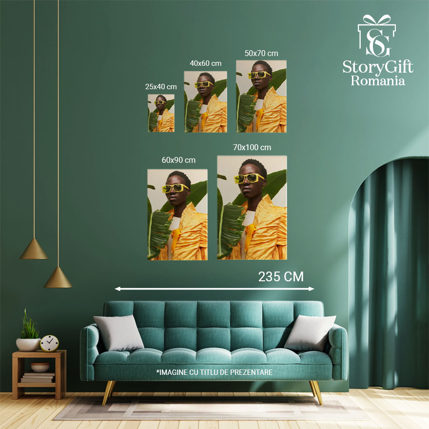 Tablou Canvas  Negresa cu Ochelarii Galbeni si Parul Scurt imbracata in Portocaliu Deschis care sta langa o Planta , Pictura Digitala 40x25CM [3]