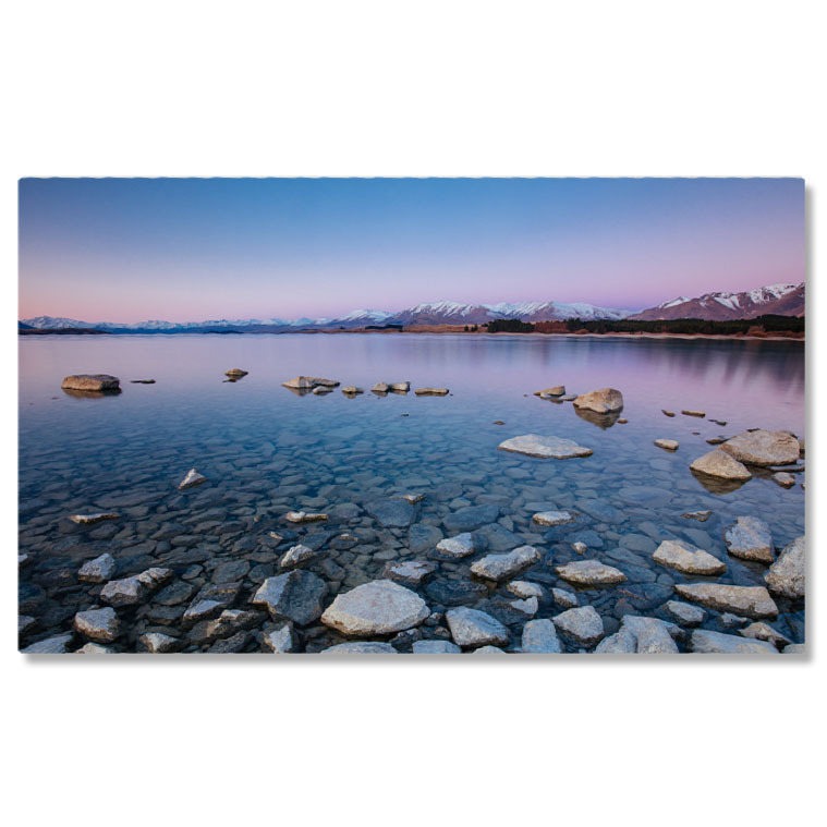 Apă & Natură - Tablou Canvas Culori si Liniste la Lacul Tekapo in Noua Zeelanda, Albastru, Fara Nimeni, Apus, Destinatie, Idilic 2667 40x25CM