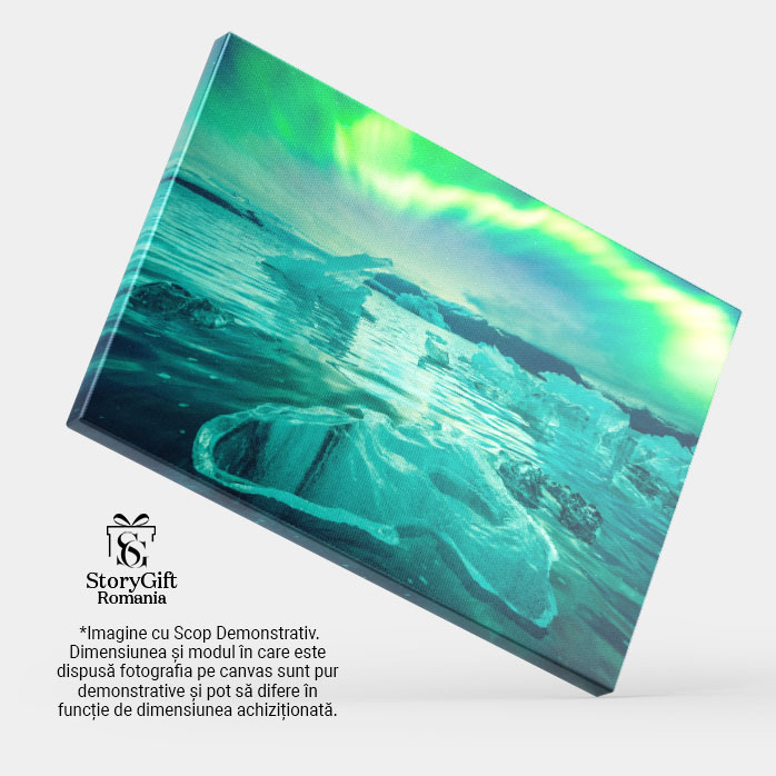 Tablou Canvas cu Aurora Boreala la Jokulsarlon, Islanda - Magia Luminilor Nordice intr-o Iarna Friguroasa 40x25CM [3]