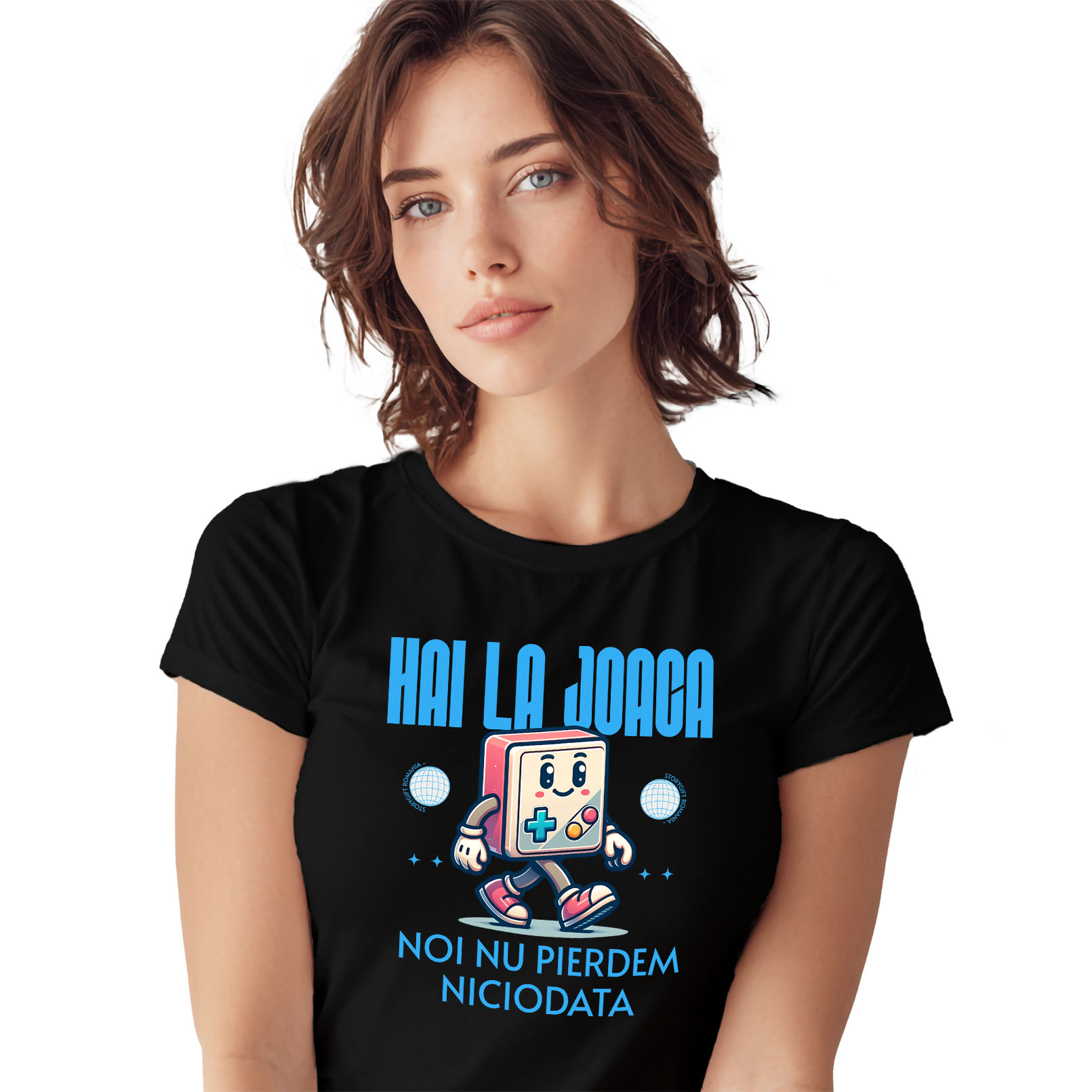 Lume Digitala - Tricou Femei, Barbati, Copii, Fata, Baiat, Unisex Personalizat Manetă Jocuri Video Veselă cu Text „Hai la Joacă” - Cadou Personalizat pentru Familie și Prieteni