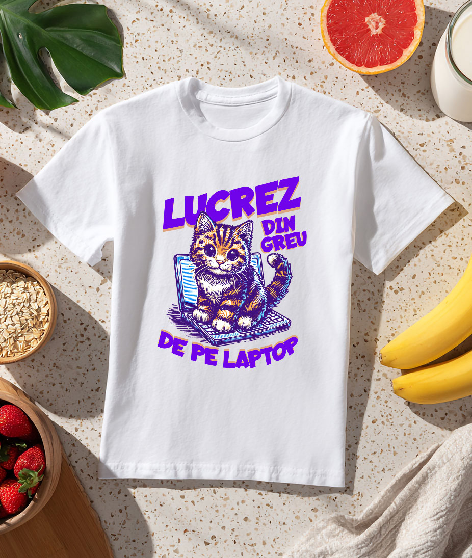 Tricou Femei, Barbati, Copii, Fata, Baiat, Unisex Personalizat Pisică Veselă pe Laptop – Work From Home cu Animale Blănoase [2]