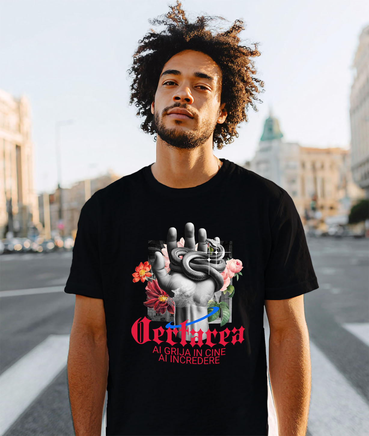 Tricou Femei, Barbati, Copii, Fata, Baiat, Unisex Personalizat Mână Umană cu Șarpe Periculos și Flori Colorate – Cadou Personalizat „Iertarea – Ai Grijă în Cine Ai Încredere” [1]