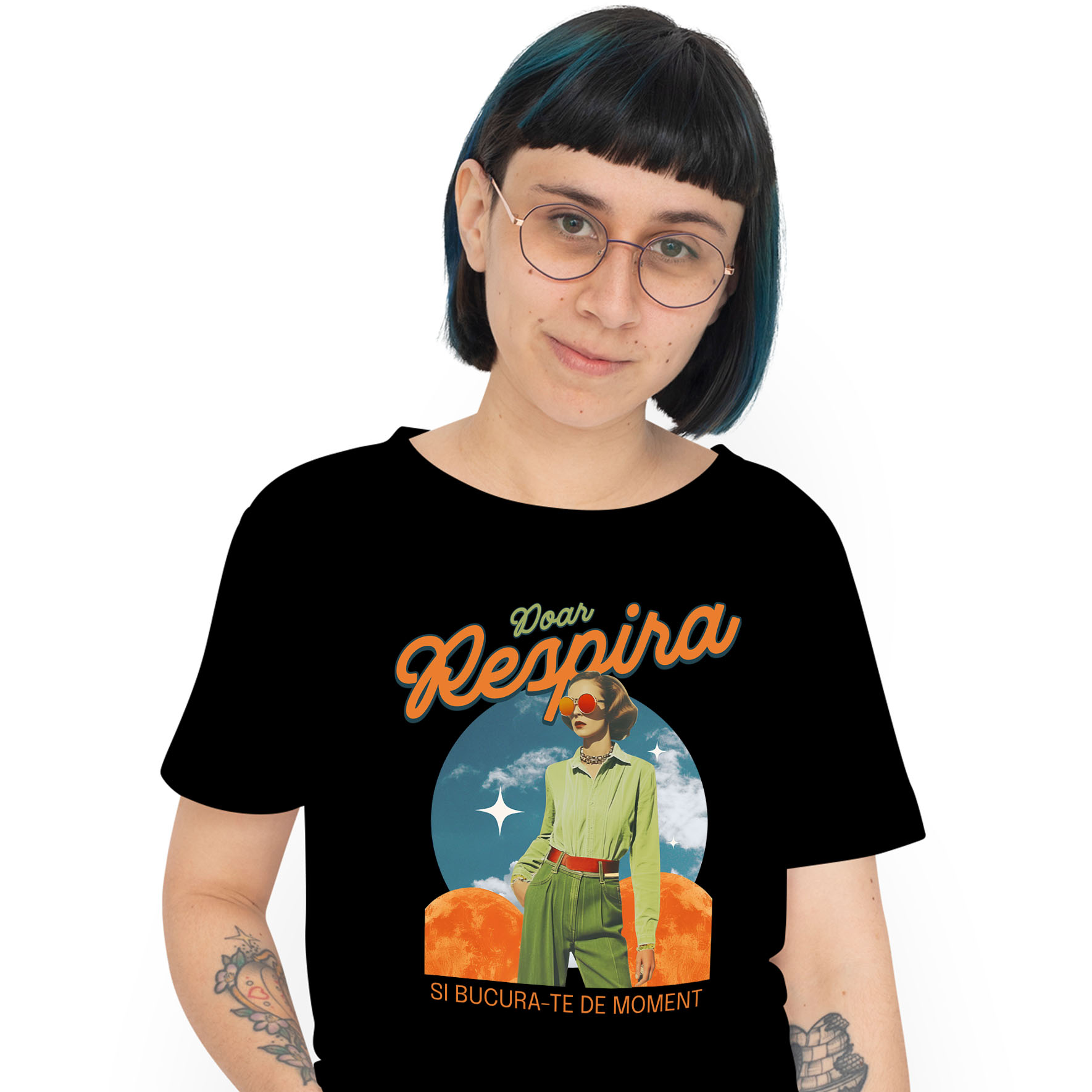 Mixed - Tricou Femei, Barbati, Copii, Fata, Baiat, Unisex Personalizat Femeie Stil Retro cu Ochelari Aviator și Mesaj "Doar Respiră și Bucură-te de Moment" - Cadouri Personalizate cu Artă Abstractă și Inspirație