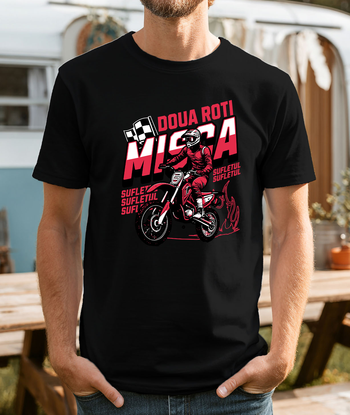 Tricou Femei, Barbati, Copii, Fata, Baiat, Unisex Personalizat Cursa de Motocicletă – Bărbat în Echipament Profesionist și Steag de Finish [1]