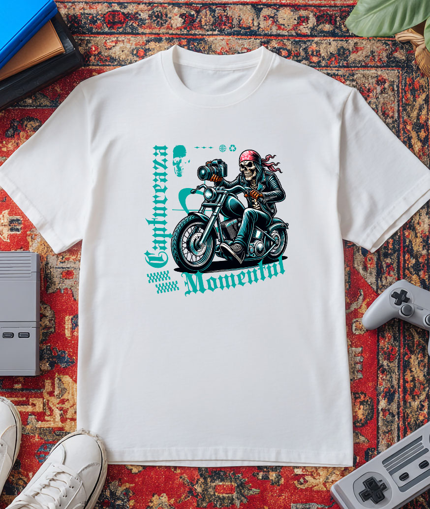Tricou Femei, Barbati, Copii, Fata, Baiat, Unisex Personalizat Craniu Motociclist Cu Bandană Roșie și Aparat Foto – Design Rebel și Original [2]