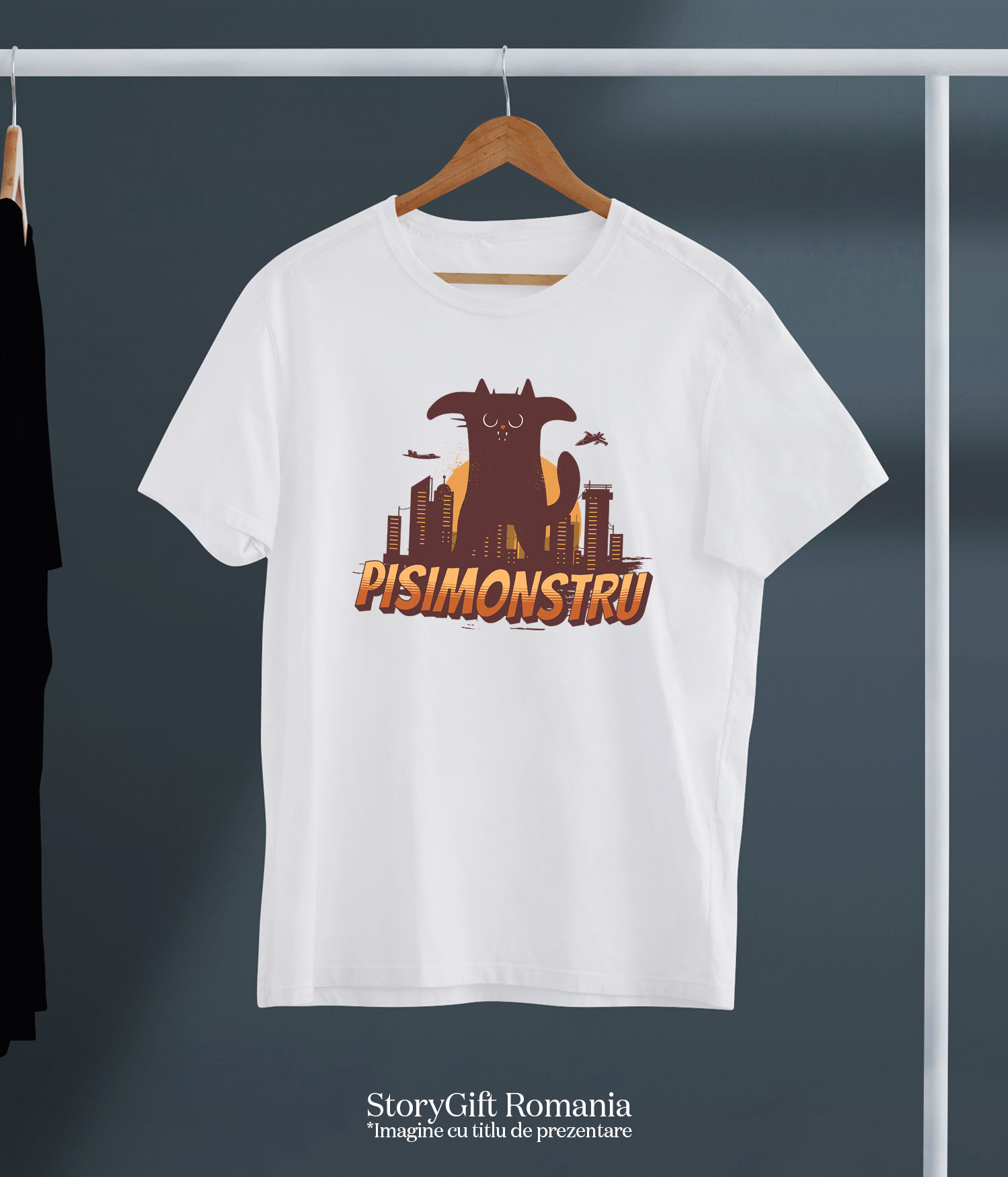 Tricou Femei, Barbati, Copii, Fata, Baiat, Unisex Personalizat Pisica Imensă Neagră cu Text PisiMonstru – Cadou Personalizat pentru Iubitorii de Motani și Pisici [4]