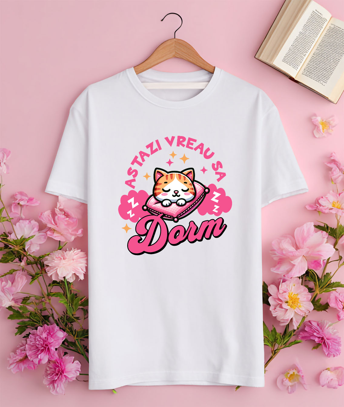 Tricou Femei, Barbati, Copii, Fata, Baiat, Unisex Personalizat Pisica Portocalie Pe Pernă Roz – Cadou Personalizat „Astăzi Vreau Să Dorm” pentru Iubitorii De Pisici și Somn [2]