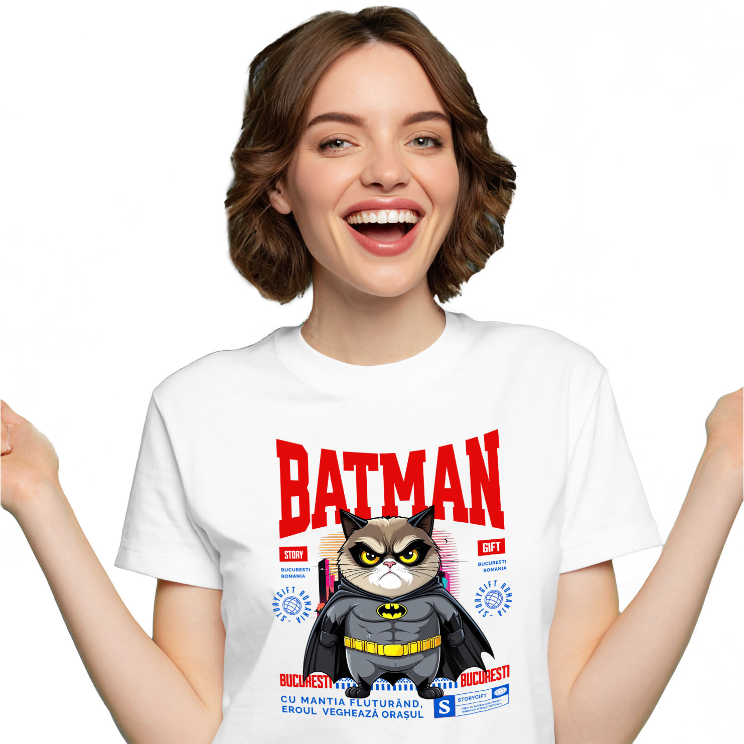 Tricou Femei, Barbati, Copii, Fata, Baiat, Unisex Personalizat Pisica Morocănoasă în Costum de Batman – Un Supererou Amuzant pentru Iubitorii de Animale