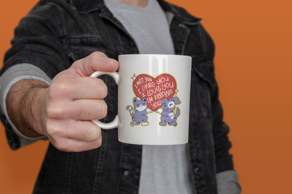 Cana Cu Pisica Si Caine Tinand O Inima mare, Mesaj In Engleza I Met You I Liked You I Love You I'm Keeping You, Pisici Si Motani, Iubitorii De Animale Blanoase, Roz, 330 ml, Maner Alb [2]