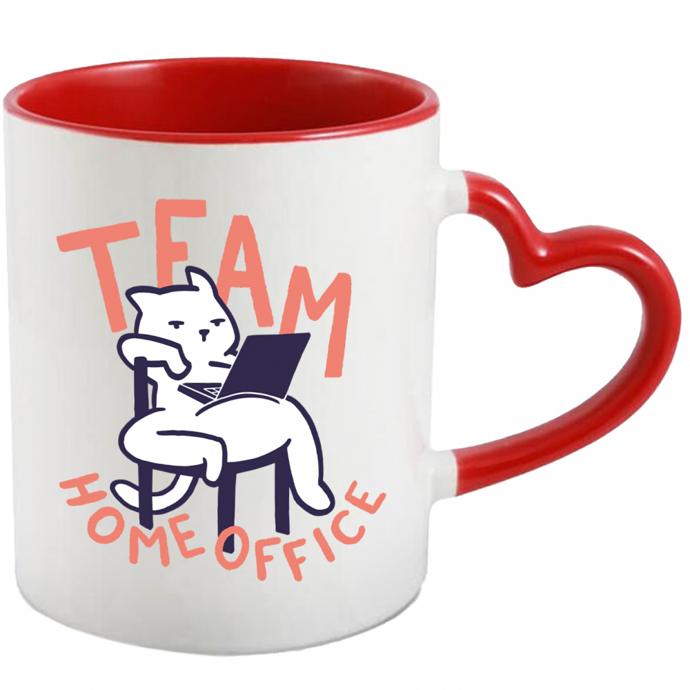 Cana Cu Text In Engleza Team Home Office, Pisica Pe Scaun Stand Cu Ochii In Laptop, Work From Home, Pisici Si Motani, Multicolor 330 ml, cu maner Inima Rosie [1]
