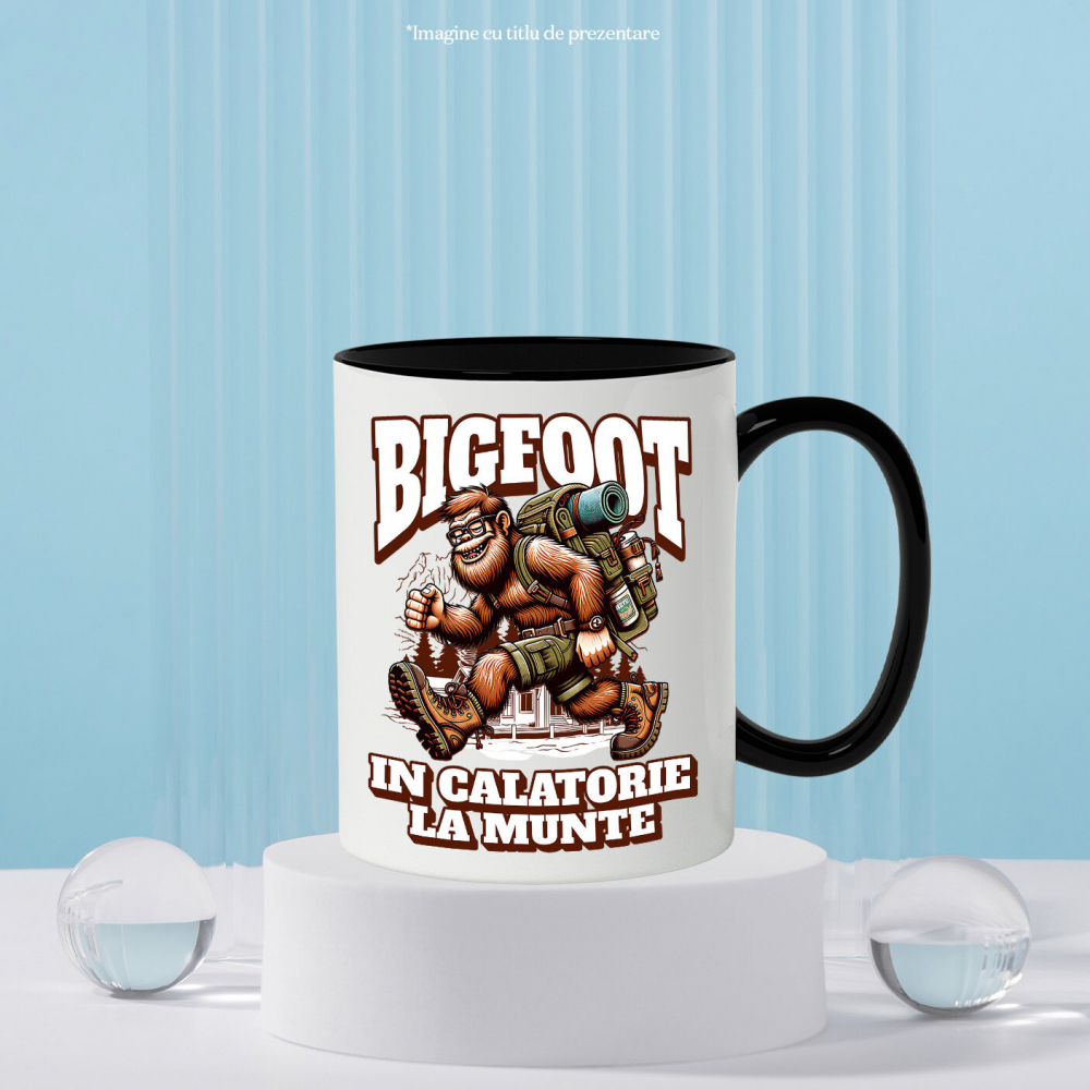 Cana Personalizata "Rucsac Bigfoot pentru Aventură Montană – Călătorie în Natură cu Desene Animate" [3]