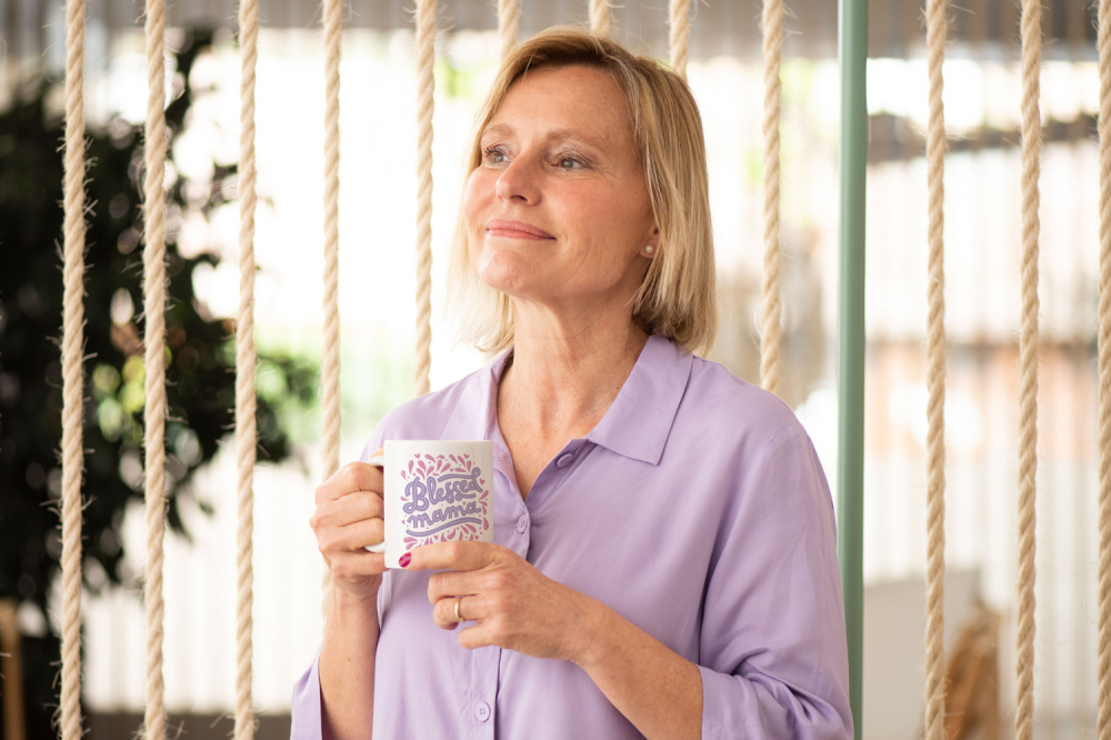 Cana Personalizata Special Pentru Mame Cu Mesajul "Binecuvantata Mama", Ceramica, 330 ml, Roz, Mov [2]