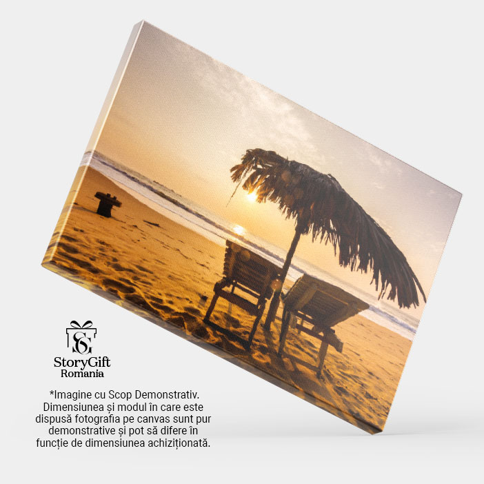 Tablou Canvas: Atmosfera de seara pe plaja, cu sezlonguri ce se decupeaza pe fundalul apusului 40x25CM [4]
