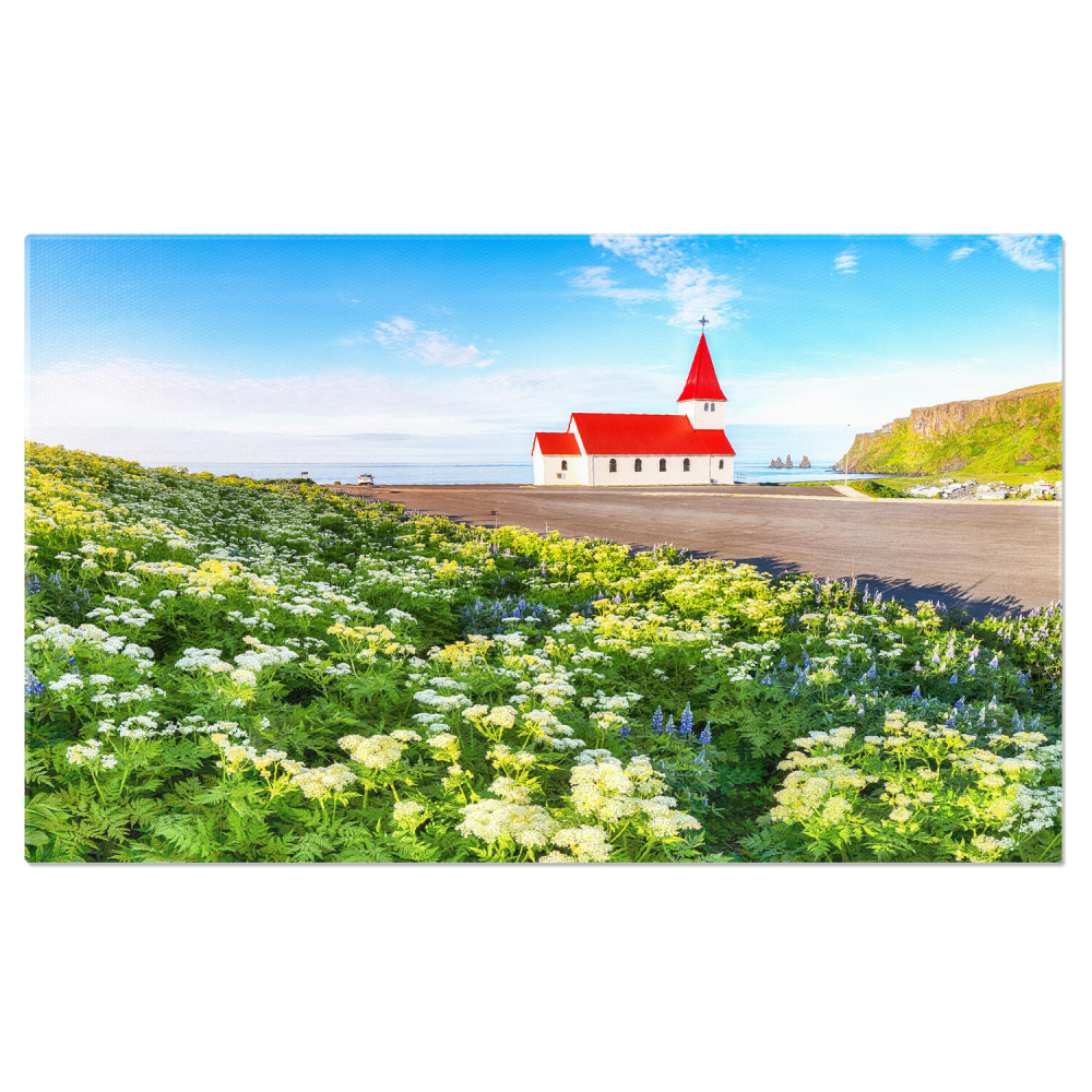 Biserica Vikurkirkja într-un Peisaj Primăvăratic – Tablou Canvas, Marime 40x25CM [1]