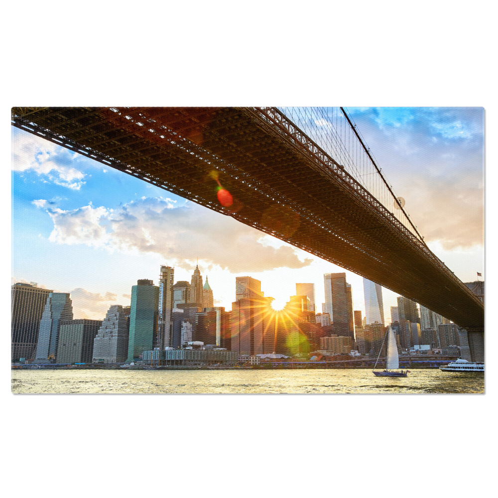 Tablou Canvas: Brooklyn Bridge la Amurg - Luminite Strălucitoare în Manhattan, Marime 40x25CM [1]