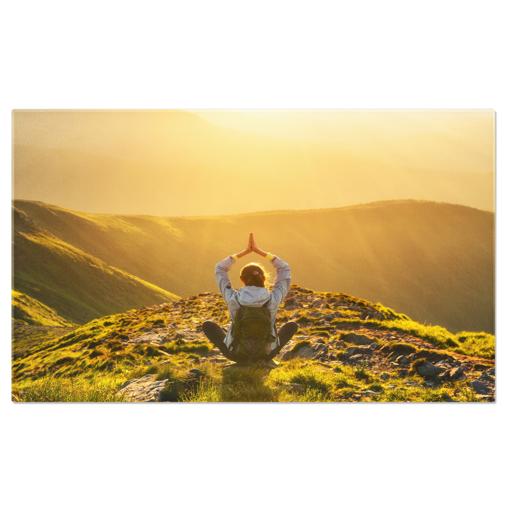 Tablou Canvas Călătorind Prin Pădure: Meditație și Yoga în Apus, Marime 40x25CM [1]
