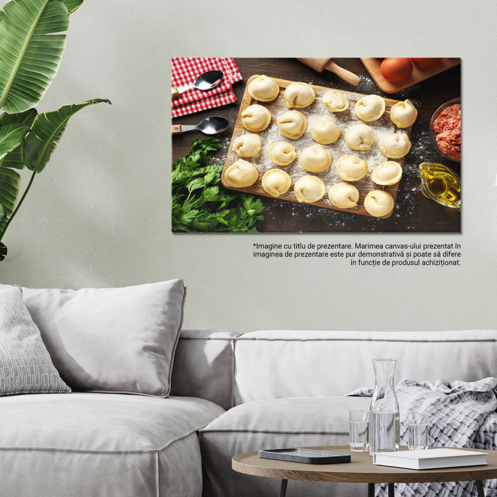 Tablou Canvas: Concept Rusesc cu Ravioli Tradițional, Marime 40x25CM [3]
