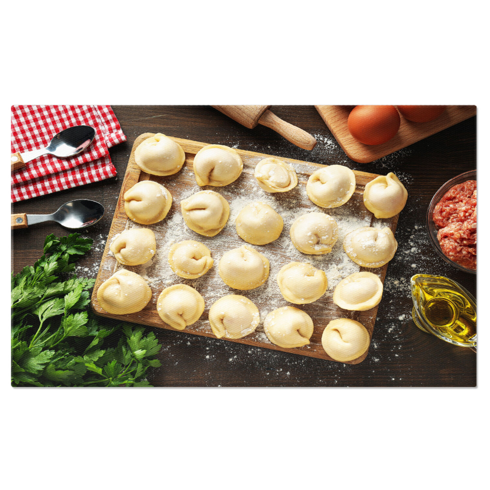 Tablou Canvas: Concept Rusesc cu Ravioli Tradițional, Marime 40x25CM [1]