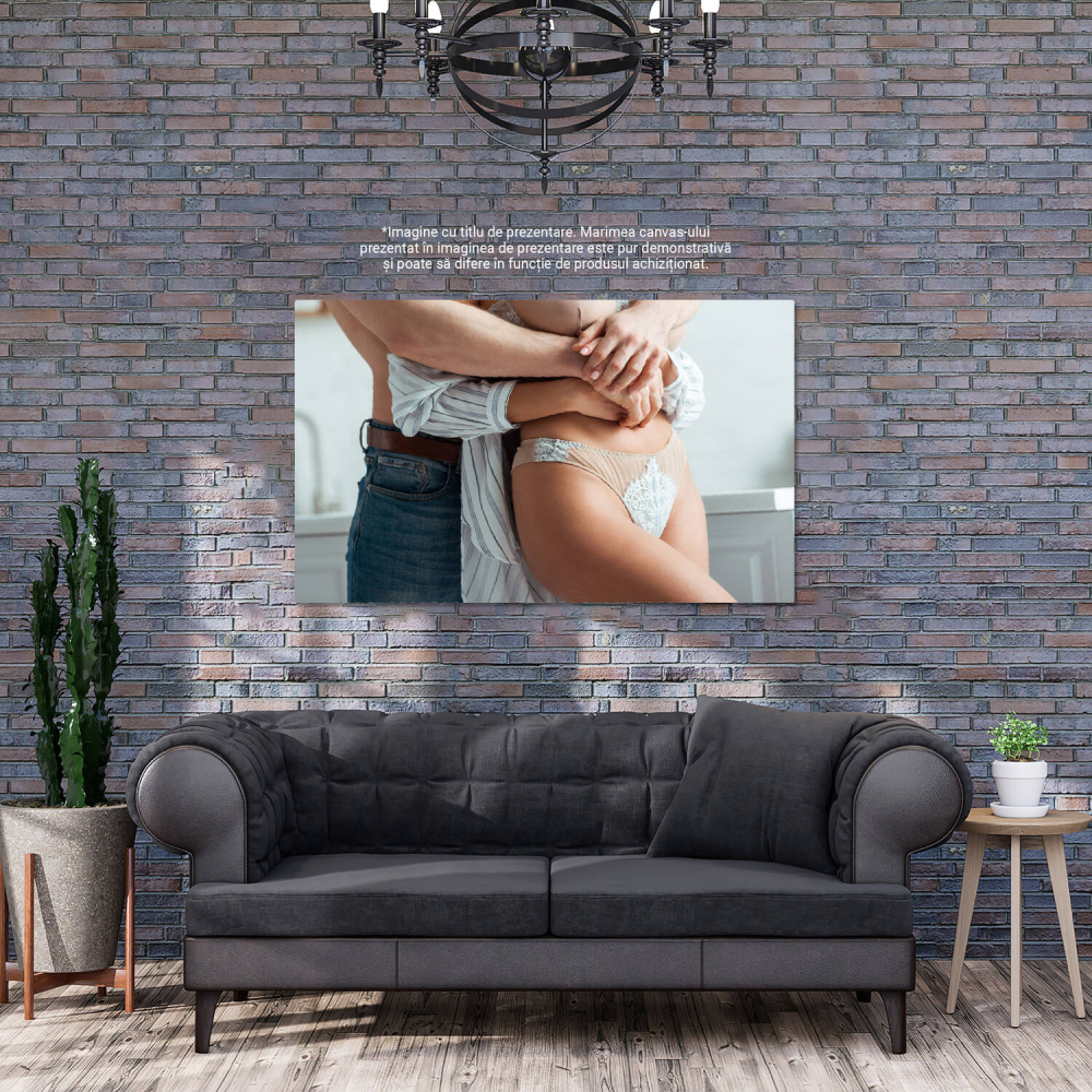 Cuplu Apropiat într-un Cadru Intim: O Celebrere a Pasiunii și Romantismului, Marime 40x25CM [4]