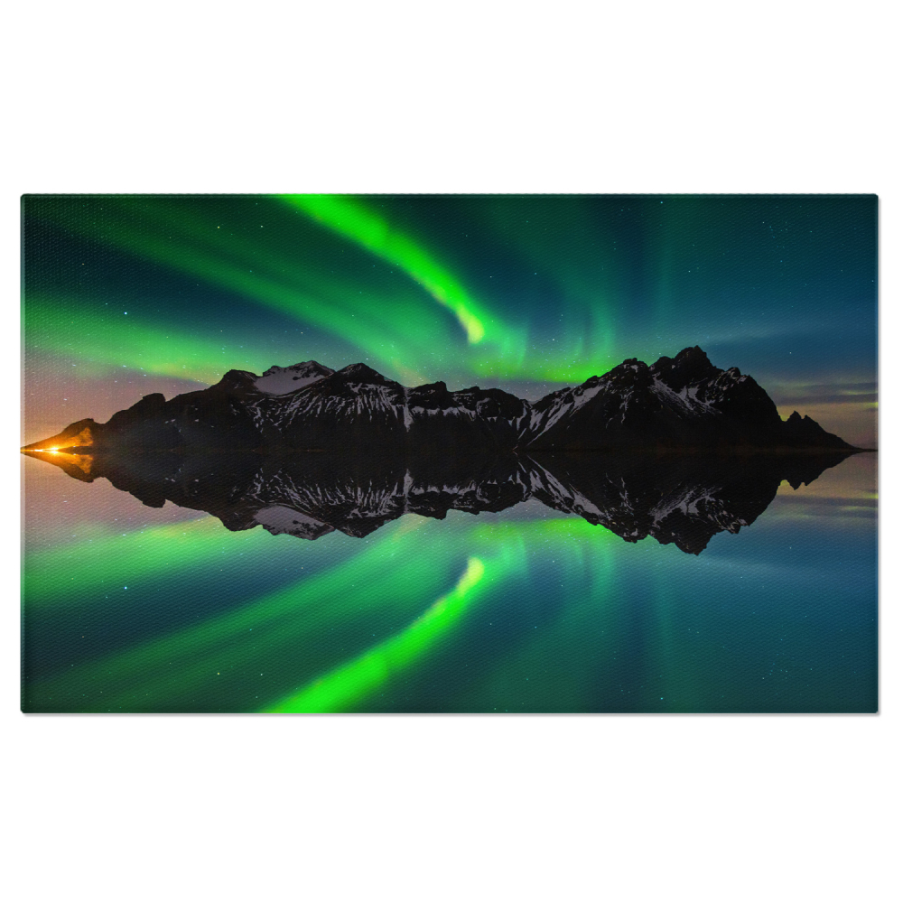 Stele, Lună și Aurora Boreală în Islanda - Vestrahorn și Stokksnes în Magia Iernii, Marime 40x25CM [1]