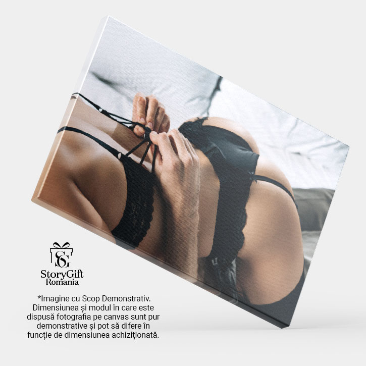Tablou Canvas - Cuplu seducator, lenjerie neagra, atmosfera intima, dormitor 40x25CM [4]