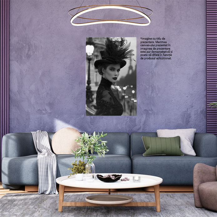 Tablou Canvas: Eleganță Pariziană Portret Alb Negru Rochie din Dantelă și Pălărie Sofisticată Pictura Digitala 40x25CM [2]