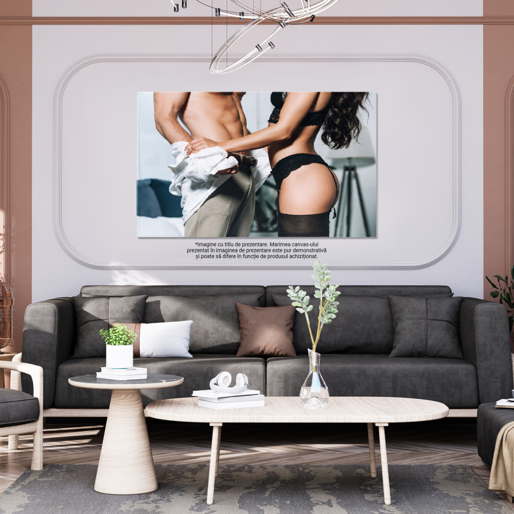 Fata Seductivă în Lenjerie Neagră Transparentă, Marime 40x25CM [3]