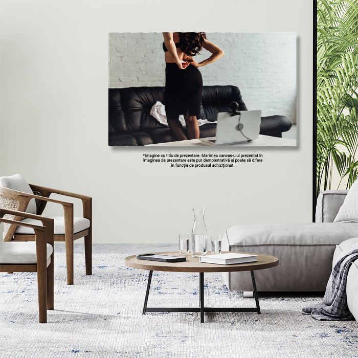 Tablou Canvas Femeia Sexy Care Iti Da Fustele Jos in Fata Ferestrei atragatoare, vedere din spate, frumoasa, sutien negru, fusta, fereastra, intimitate 1528 40x25CM [3]