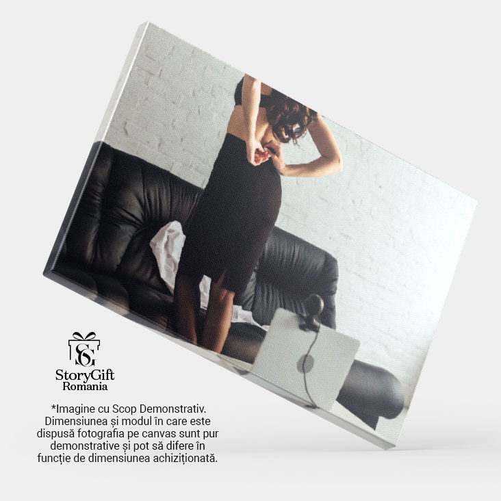 Tablou Canvas Femeia Sexy Care Iti Da Fustele Jos in Fata Ferestrei atragatoare, vedere din spate, frumoasa, sutien negru, fusta, fereastra, intimitate 1528 40x25CM [4]