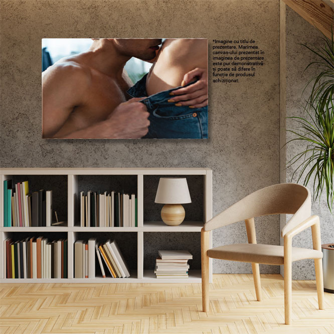 Tablou Canvas Seductie Incalzitoare Barbat Sexy Dezbracanduse si Sarutand cu Pasiune Fata, Reflectand Intimitatea si Dorinta intrun Mediu Confortabil si Acasa 40x25CM [3]