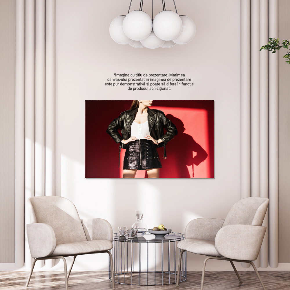 Tânără în Geacă de Piele Neagră: Stil și Eleganță, Marime 40x25CM [4]
